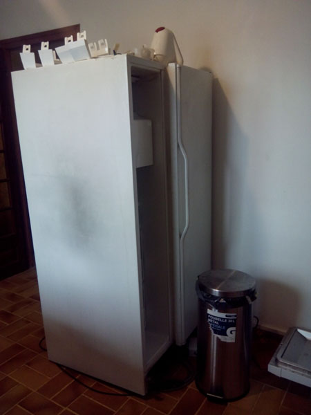 frigo dans cuisine